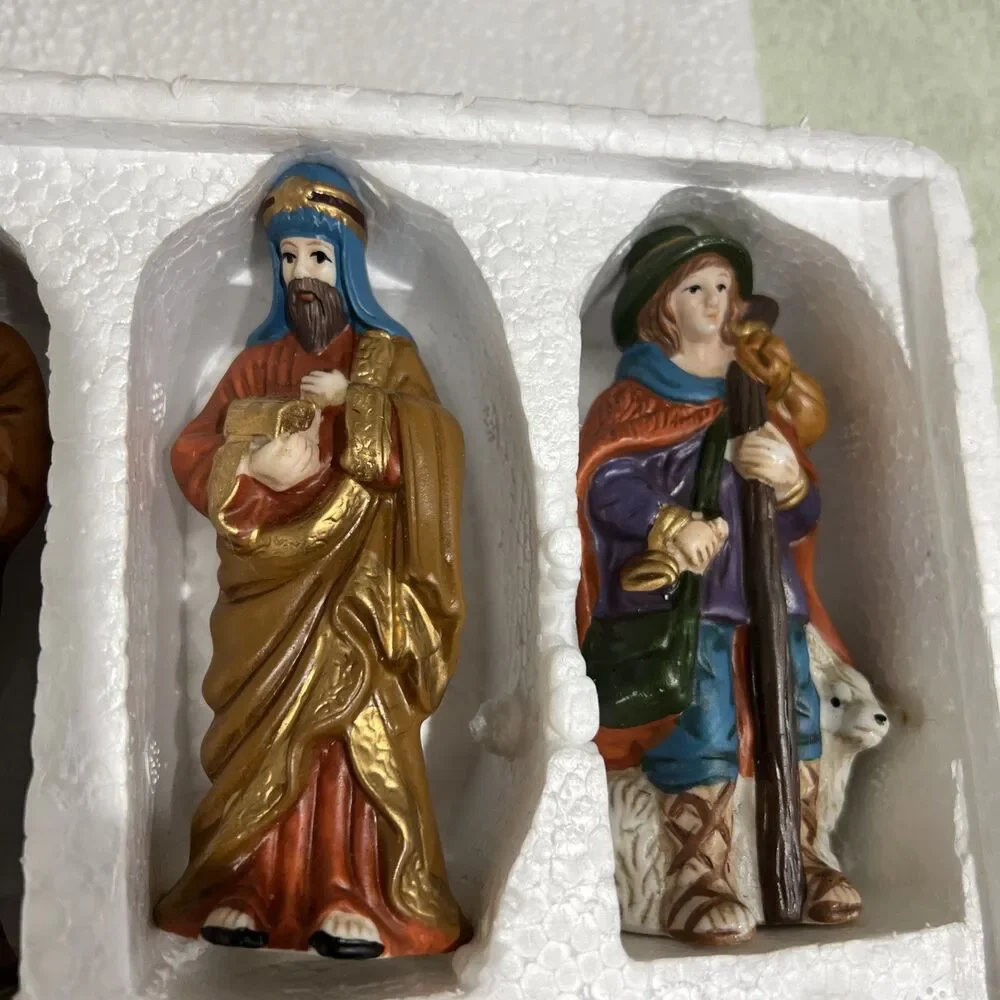 Nativity Set Hand Painted World Bazaars Crown Accents  11 pcs Christmas Holidays